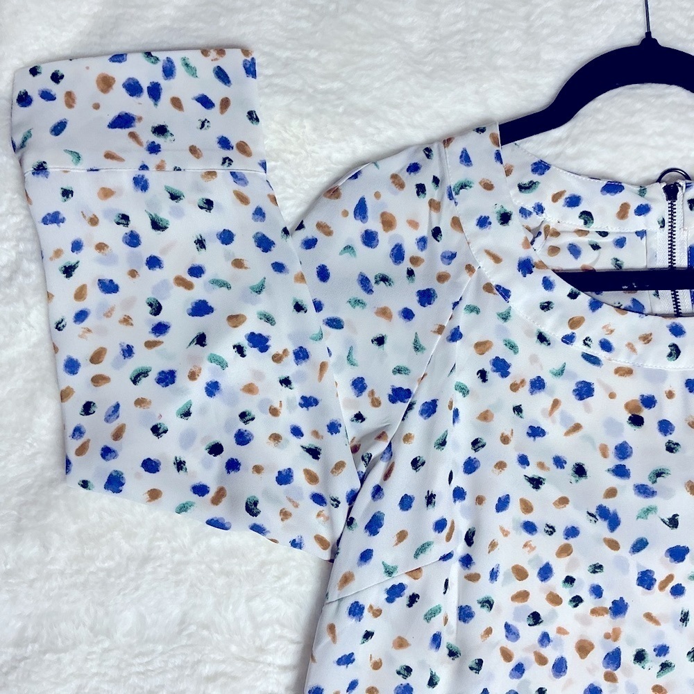 Serrín White and Blue Fitted Blouse with 3/4 Sleeves and Bib Collar - Picture 11 of 15